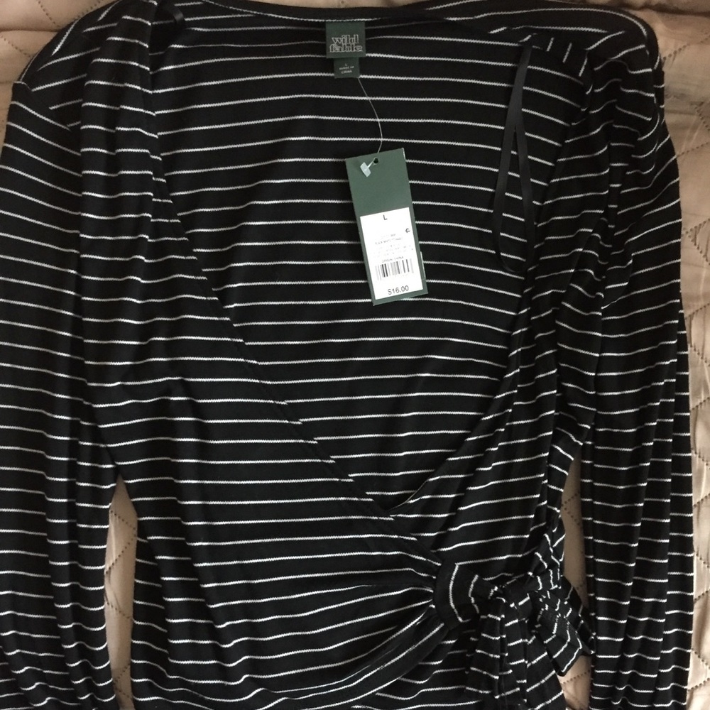 Black/White Stripe Wild Fable Knot Tie V-Neck Sz M